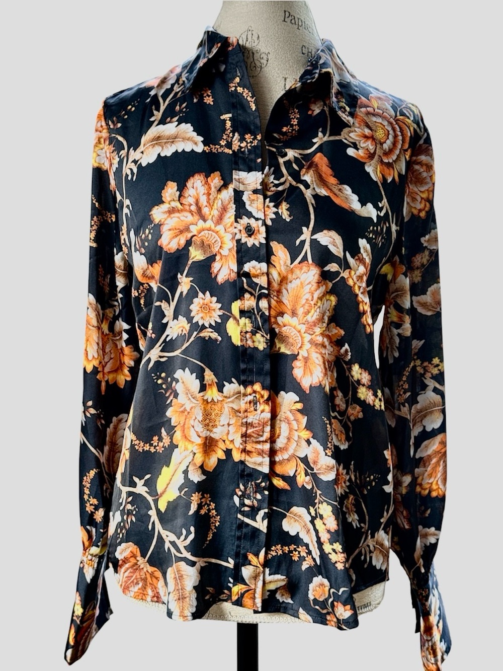 Ellie Tahari floral silky button down Medium